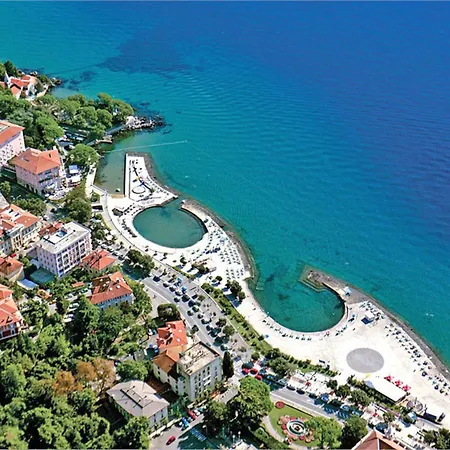 Vero-3 By Interhome * 奥帕提亚